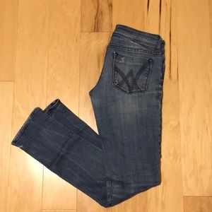 Delia’s size 5/6L distressed skinny jeans